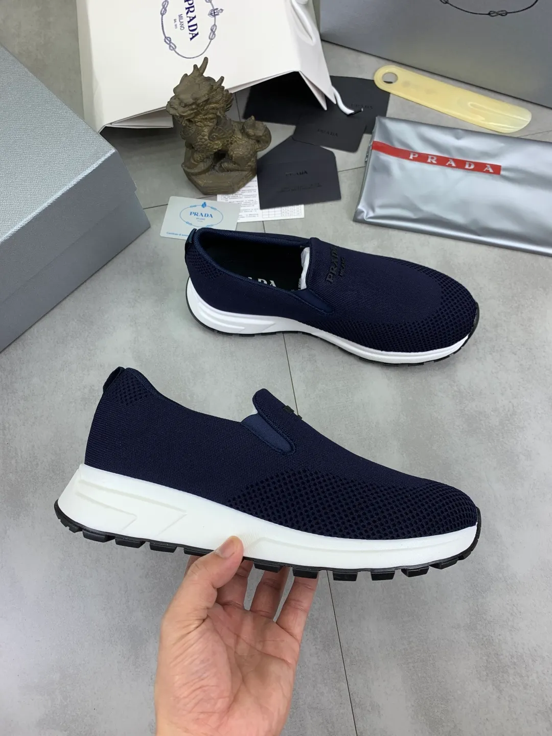 Men's shoes 💰P560💰[New model] Flying weave series (summer must-have) is now available on the official website, 🆘 Trendy brand (Prada) mainly promotes popular models, avant-garde and versatile fashionable men's shoes, private version molding, cowhide surface splicing 1:1.. Simple fashion, original imported cowhide lining and cowhide feet; the atmosphere and personality are more fashionable, eye-catching and pursuing class. It will subvert the old idea and be a must-have for fashion trendsetters with you! Must keep it for yourself! High-end comfort and low-end, high-end quality workmanship. Size: 38-45 6️⃣colors available.